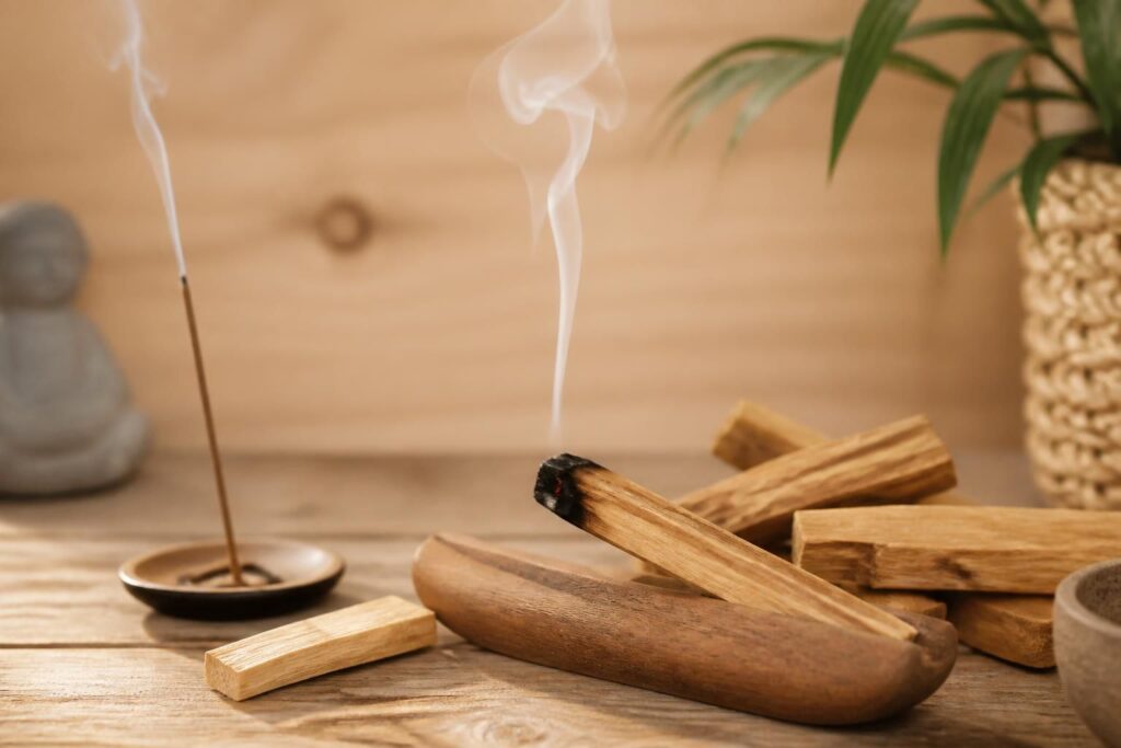 découvrez les utilisations traditionnelles et modernes du palo santo encens et bois, ainsi que les précautions essentielles pour une utilisation sûre et respectueuse.